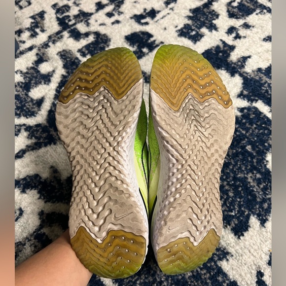 GENTLY WORN NIKE RUNNING SHOES! - Picture 9 of 9